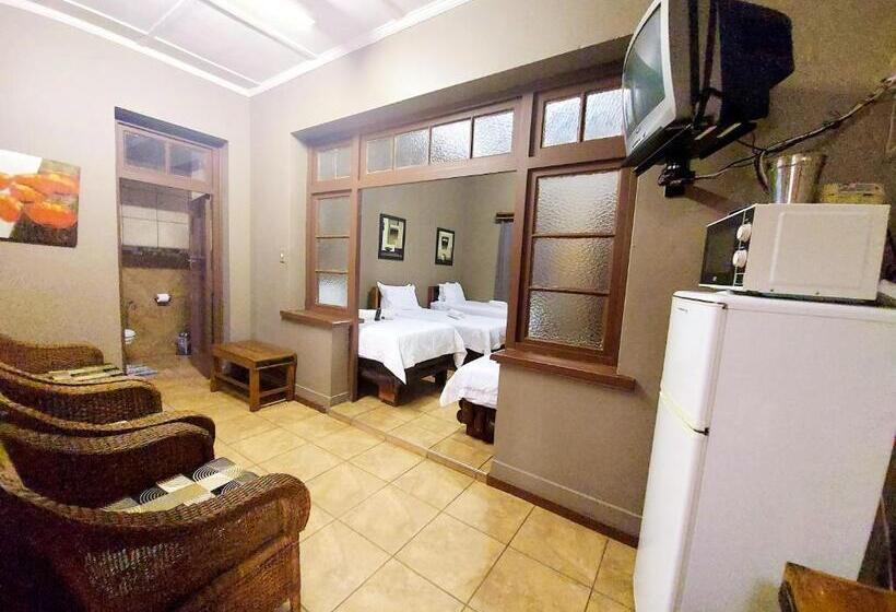 غرفة قياسية رباعية, Sundown Lodge