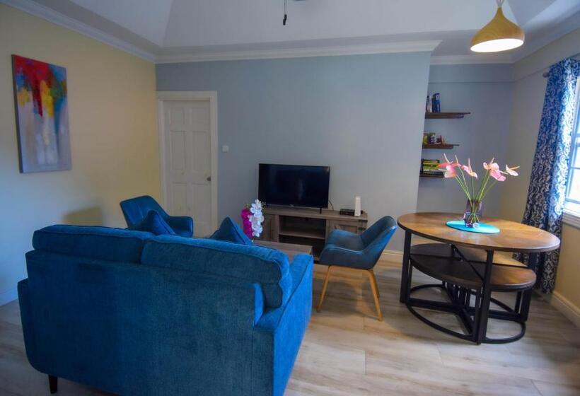 Deluxe Suite Sea View, Sea Piton View Apartment  Location, Convenience, Modern Living
