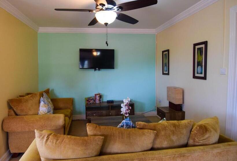 آپارتمان 1 خوابه با بالکن, Sea Piton View Apartment  Location, Convenience, Modern Living