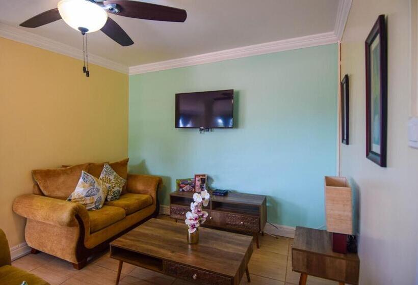 آپارتمان 1 خوابه با بالکن, Sea Piton View Apartment  Location, Convenience, Modern Living