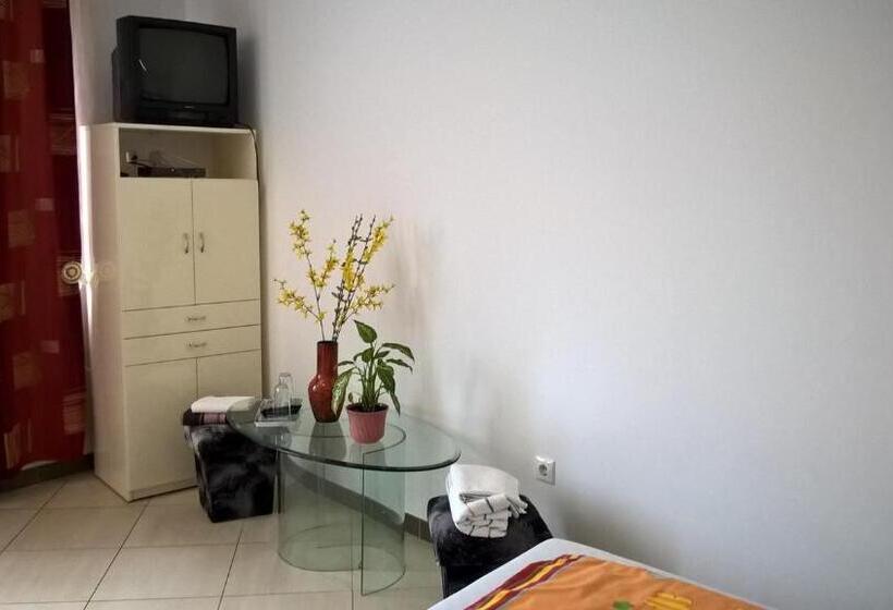 Quarto Deluxe, Kazinczy Apartment