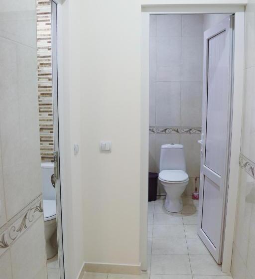 اتاق استاندارد سه تخته با چشم‌انداز باغ, Guest House Nataly