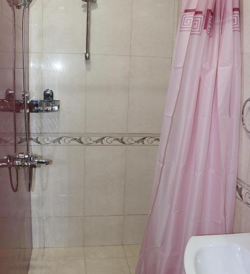 اتاق استاندارد سه تخته با چشم‌انداز باغ, Guest House Nataly