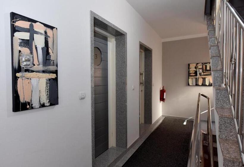 آپارتمان 1 خوابه, Apartmani I Bungalovi Trojka