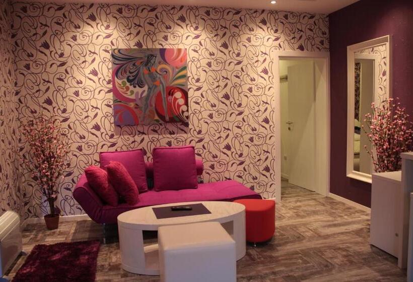 سوئیت با وان آب گرم, Apartmani I Bungalovi Trojka