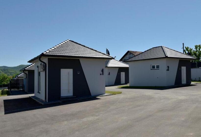 بانگلوی استاندارد, Apartmani I Bungalovi Trojka