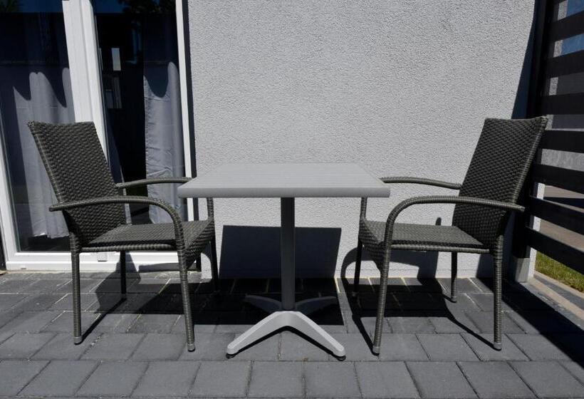 بانگلوی استاندارد, Apartmani I Bungalovi Trojka