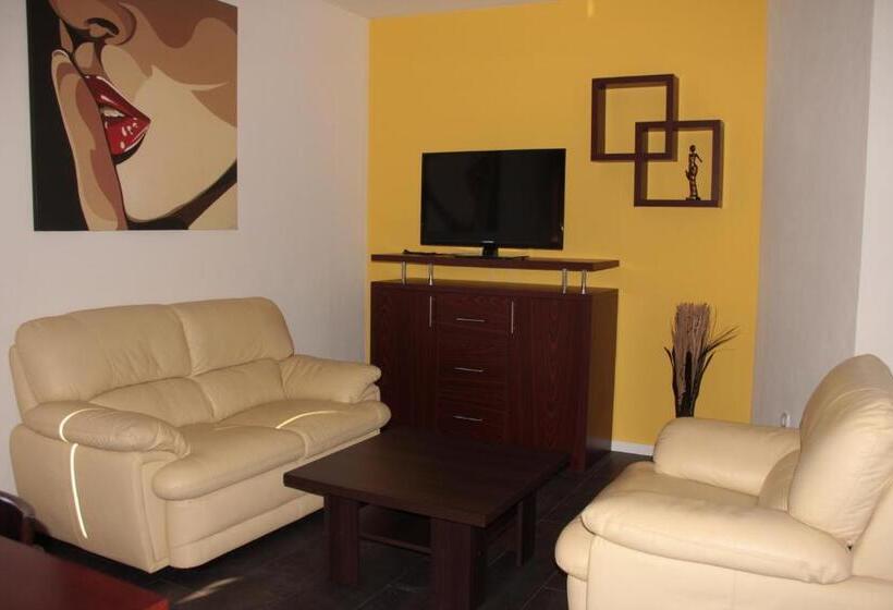 آپارتمان 1 خوابه, Apartmani I Bungalovi Trojka
