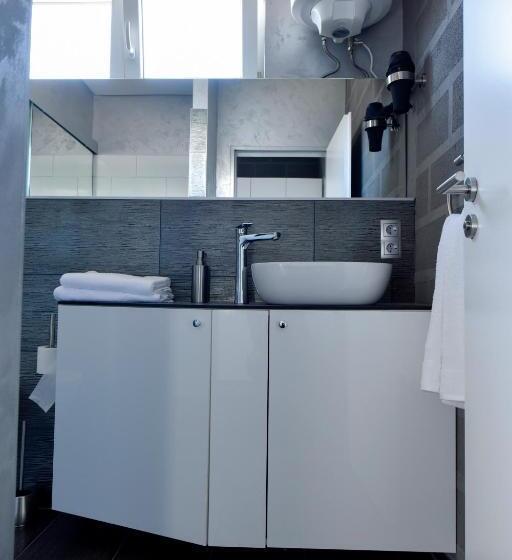 بانگلوی استاندارد, Apartmani I Bungalovi Trojka