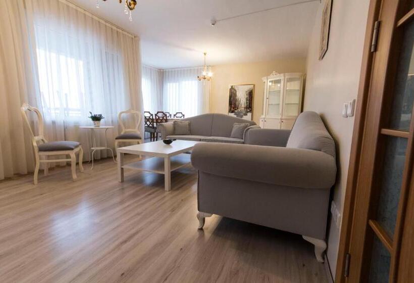 آپارتمان لوکس 1 خوابه, Büyükada Apart Hotel   Karadağ Apart