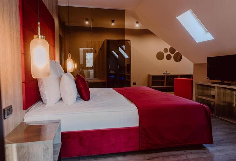 استودیوی لوکس, Boutique Hotel Cattaleya