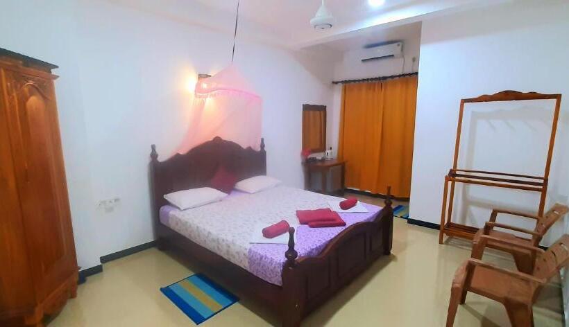 Номер Deluxe с Балконом, Dream Palace Family Guest House Mirissa