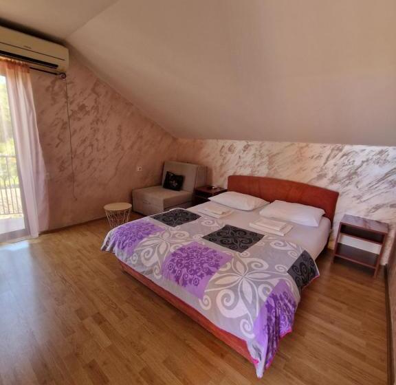 اتاق لوکس با بالکن, Guest House Damjana