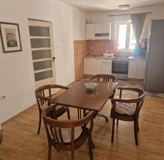 آپارتمان 1 خوابه با تراس, Guest House Damjana