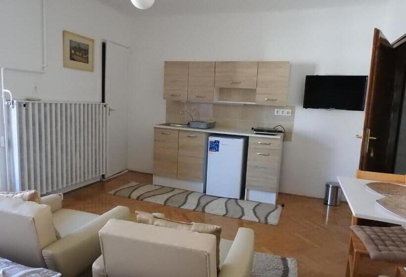 اتاق لوکس, Haus Gizella