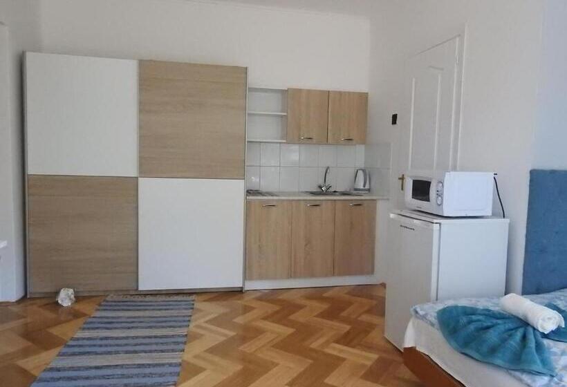 اتاق لوکس, Haus Gizella