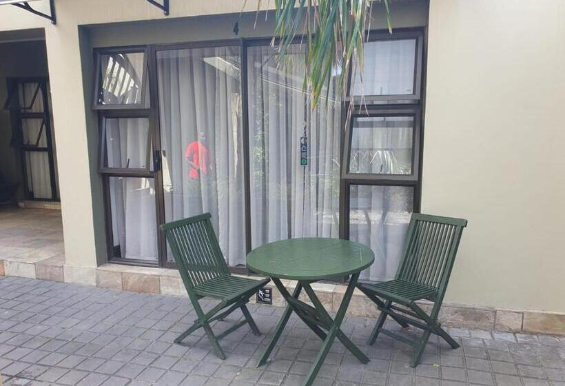 اتاق خانوادگی, Onse Khaya Lodging And Conferencing
