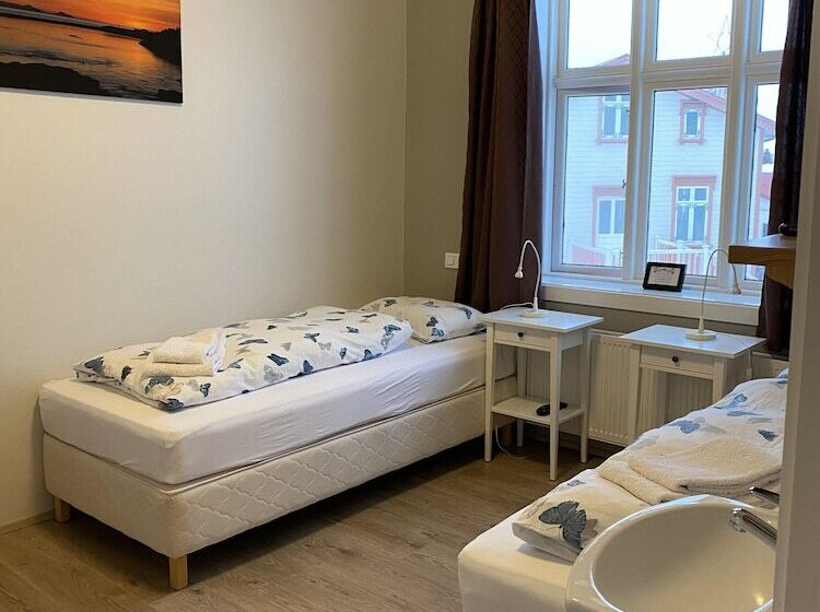 اتاق استاندارد سه تخته با سرویس بهداشتی مشترک, Guesthouse Tilraun