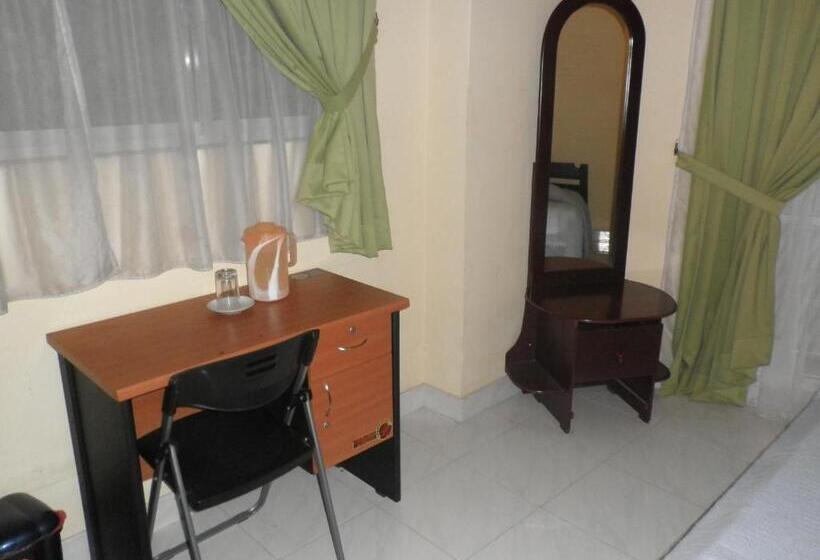 اتاق ساده سه‌ نفره, Mccarthy Guesthouse