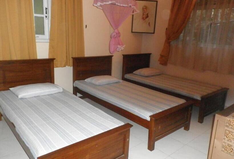 اتاق ساده سه‌ نفره, Mccarthy Guesthouse