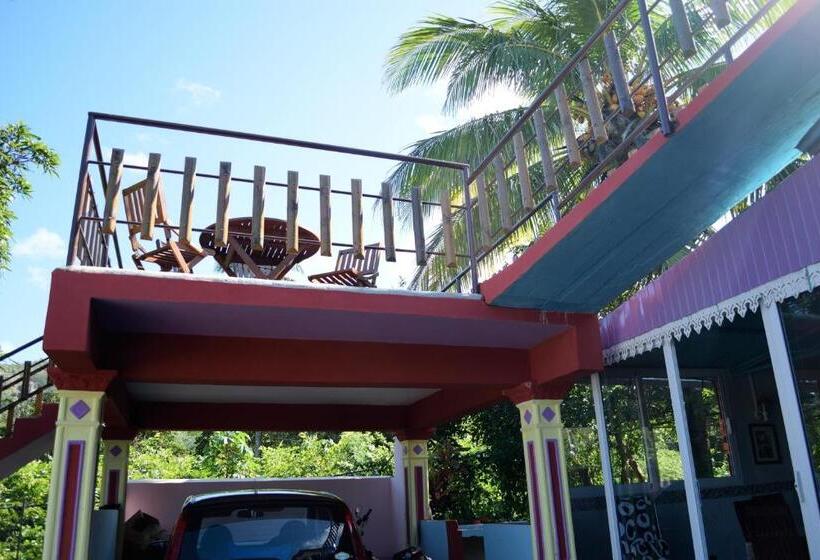 اتاق لوکس با تخت بزرگ, Villa La Romance Kreol