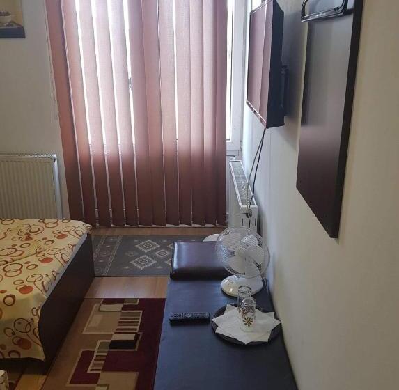 اتاق استاندارد با سرویس بهداشتی مشترک, Casa Stela