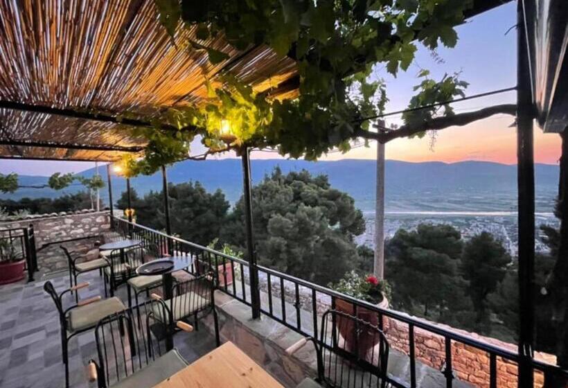 اتاق خانوادگی, Kris Guesthouse
