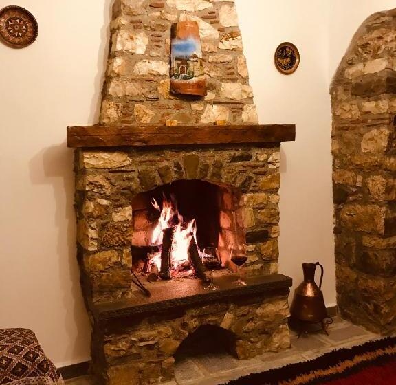 اتاق خانوادگی, Kris Guesthouse