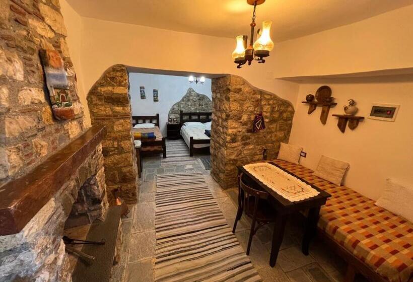 اتاق خانوادگی, Kris Guesthouse