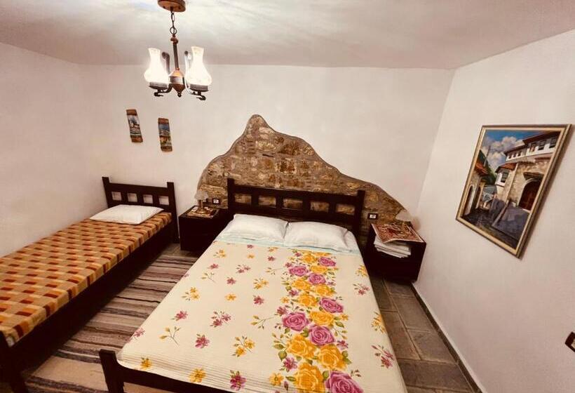 اتاق خانوادگی, Kris Guesthouse