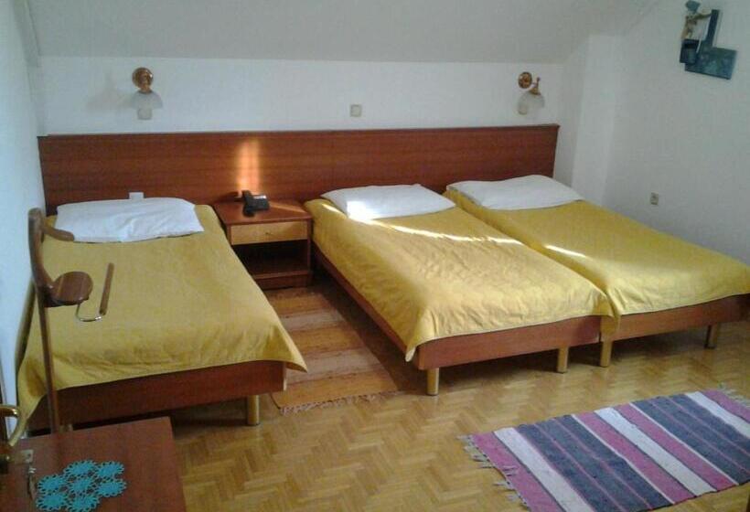 اتاق استاندارد سه نفره, Guest House Arvaj