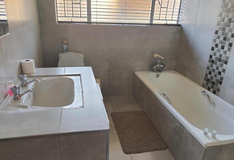 اتاق استاندارد, Housemartin Guest House