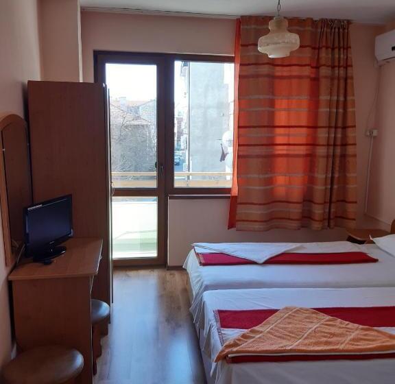 Номер Deluxe Вид на Город, Nelly Guest House