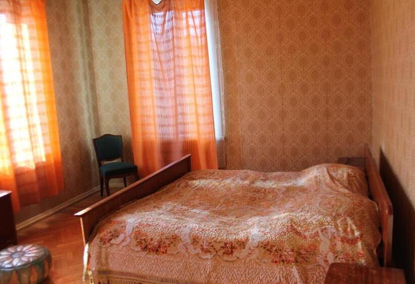 اتاق استاندارد با سرویس بهداشتی مشترک, Tlt Guest House