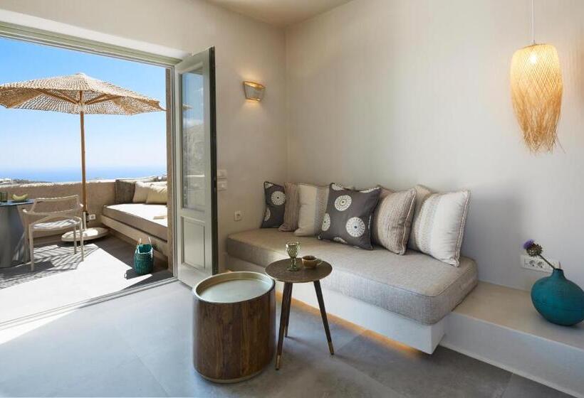 جناح جونيور مطلّ علي البحر, Aeon Suites  Adults Only