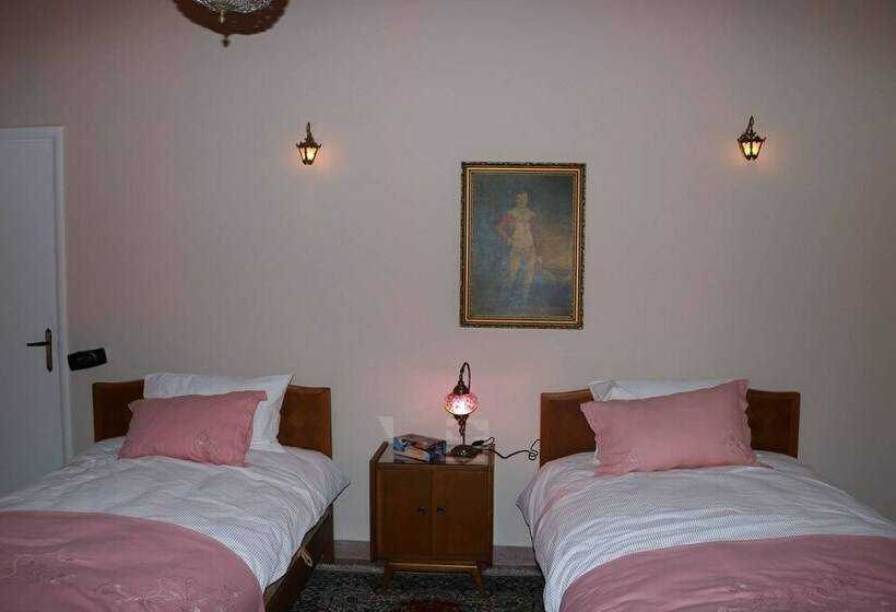 اتاق لوکس با چشم‌انداز باغ, Auberge Braidy