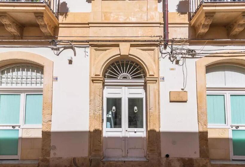 اتاق استاندارد, A'storia