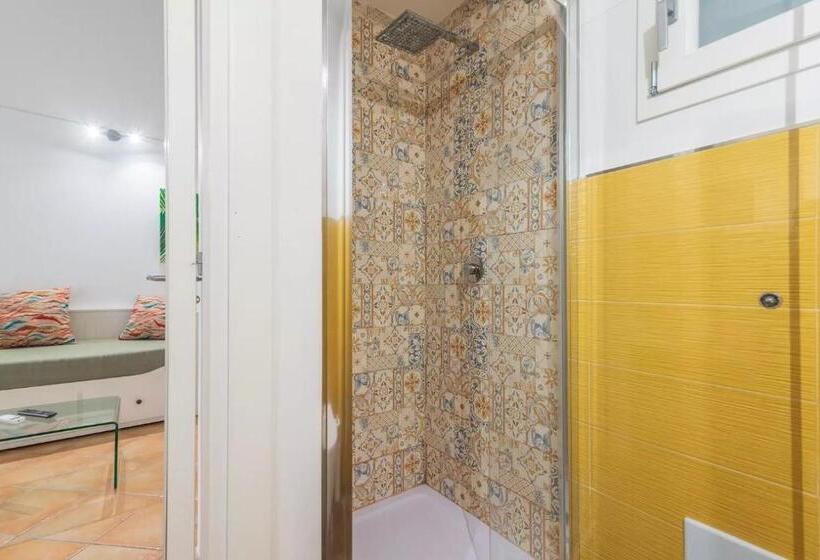 استودیوی استاندارد, A'storia