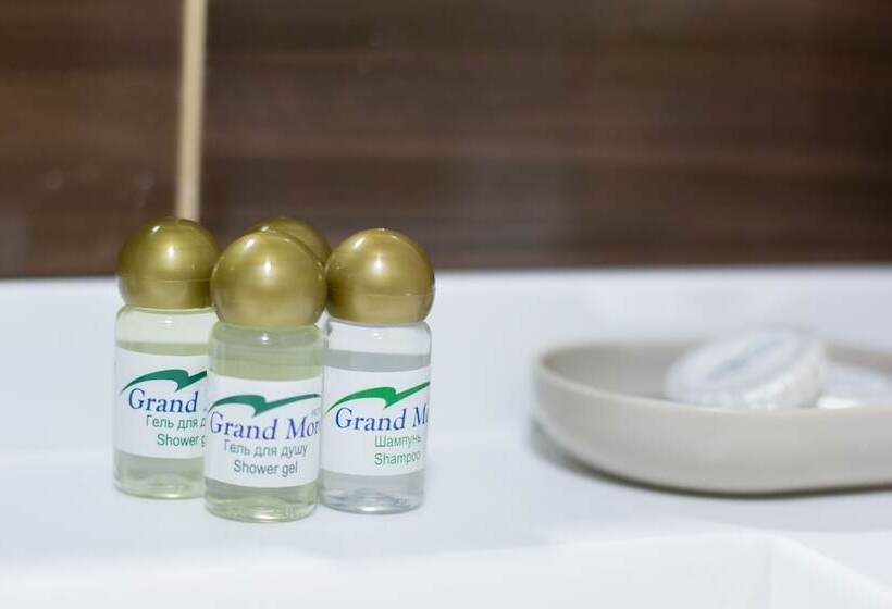 اتاق اکونومی, Grand More