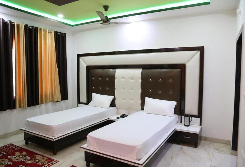 豪华房间, Dhanraj Palace