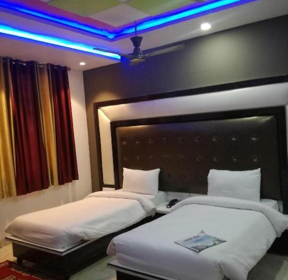 标准间, Dhanraj Palace