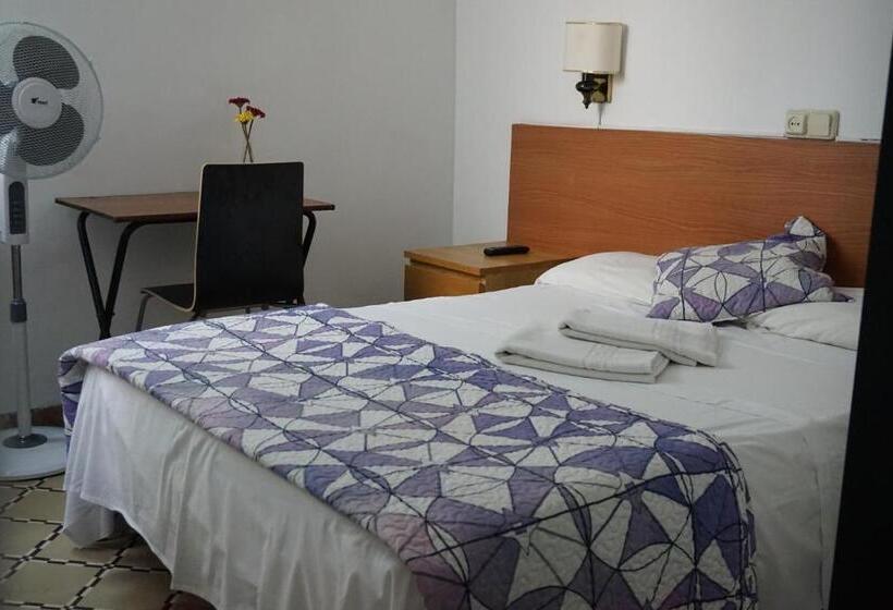 Номер Стандарт Совместная Ванная, Hostal Sant Carlo
