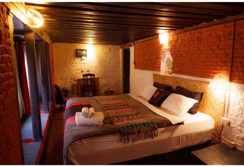 اتاق لوکس با تخت بزرگ, Hira Guest House