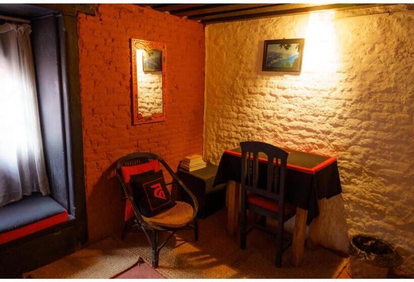 اتاق لوکس با تخت بزرگ, Hira Guest House