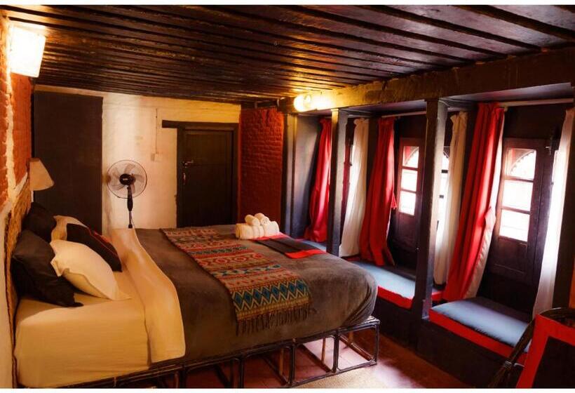 اتاق لوکس با تخت بزرگ, Hira Guest House