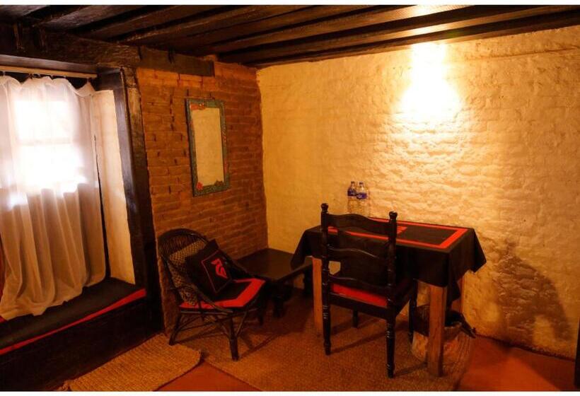 اتاق لوکس با تخت بزرگ, Hira Guest House