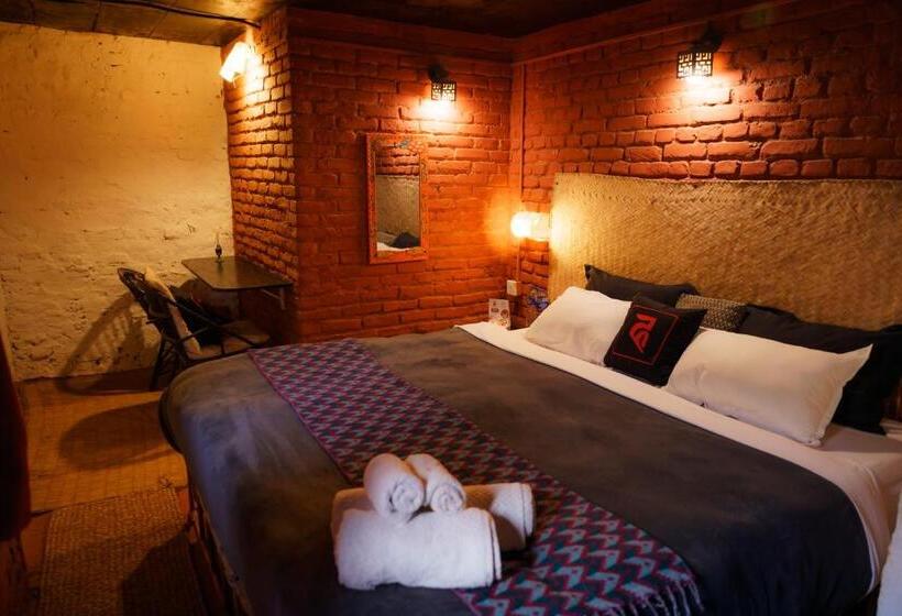 اتاق لوکس, Hira Guest House