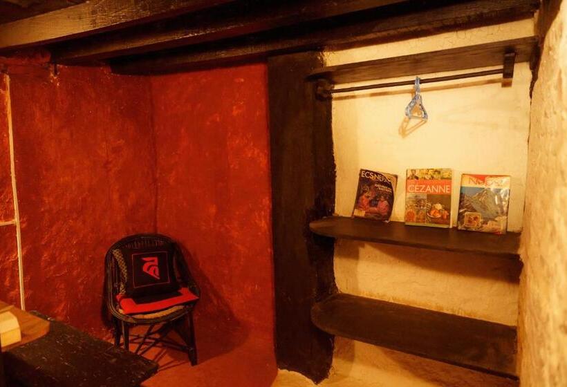 اتاق لوکس سه تخته, Hira Guest House