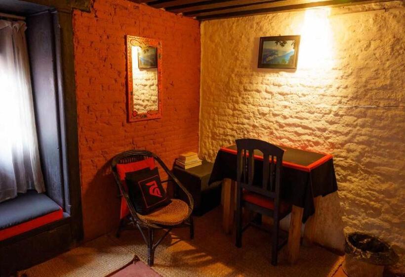 اتاق لوکس با تخت بزرگ, Hira Guest House
