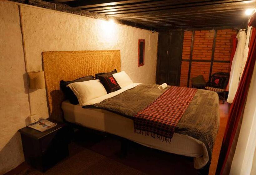 اتاق لوکس, Hira Guest House